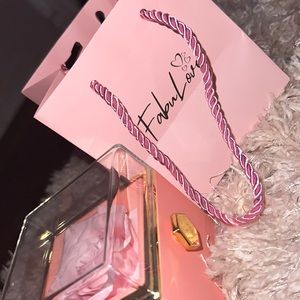 Necklace box (no necklace) does include bag.